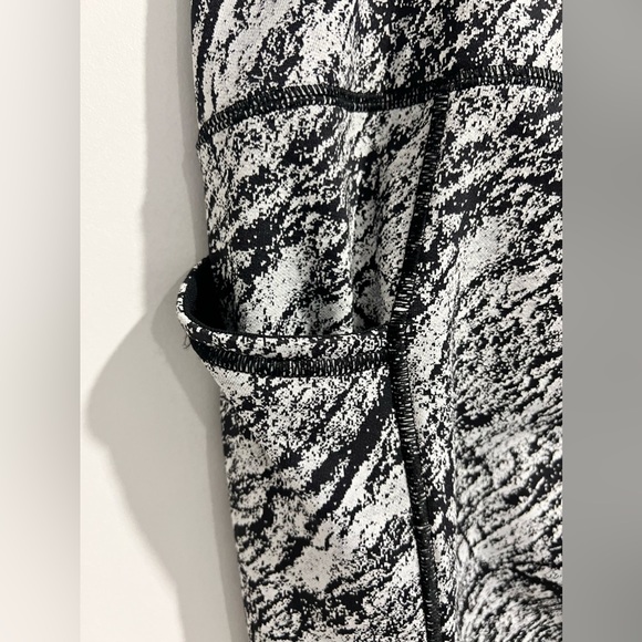 All in Motion Leggings Sz. M - Picture 7 of 9